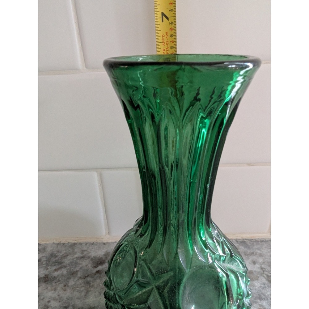 VTG Emerald Green Pressed Glass Diamond Pattern Bud Vase 6.5" With Ribbed Neck - Picture 4 of 9